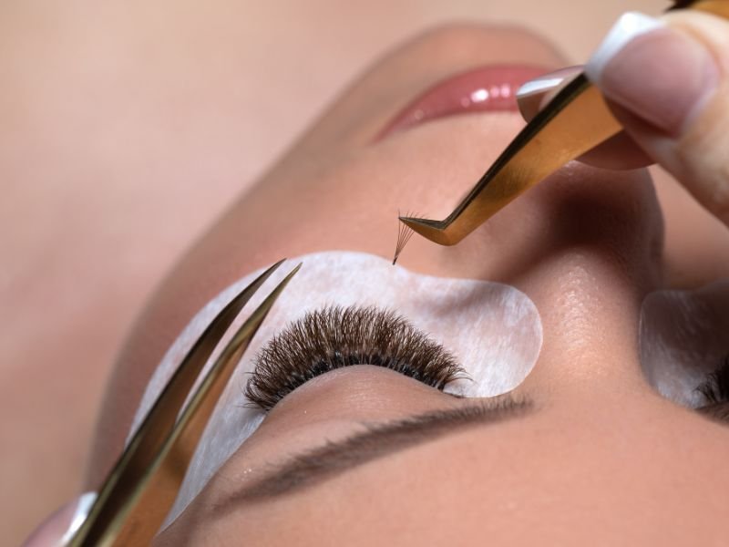 Curso de cilios com duração de trinta dias em curitiba